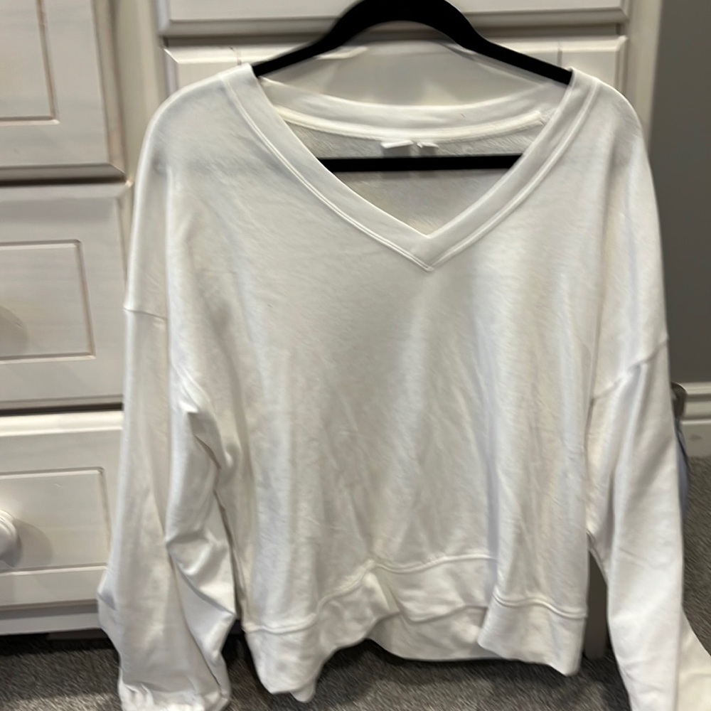 NWOT Gap White V Neck Long Sleeve Top